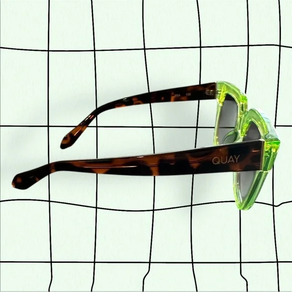 Quay Two-tone Wayfairer-Style Sunnies - Picture 2 of 7